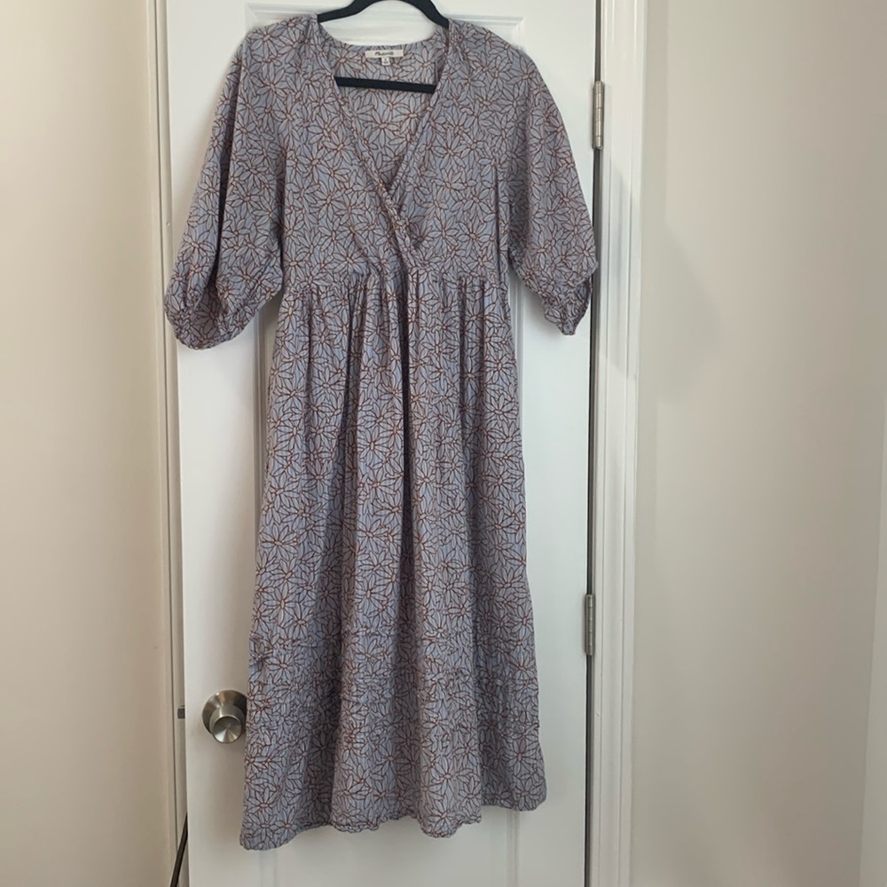 Madewell midi dress. Size Medium. Fall/summer floral pattern. Cotton